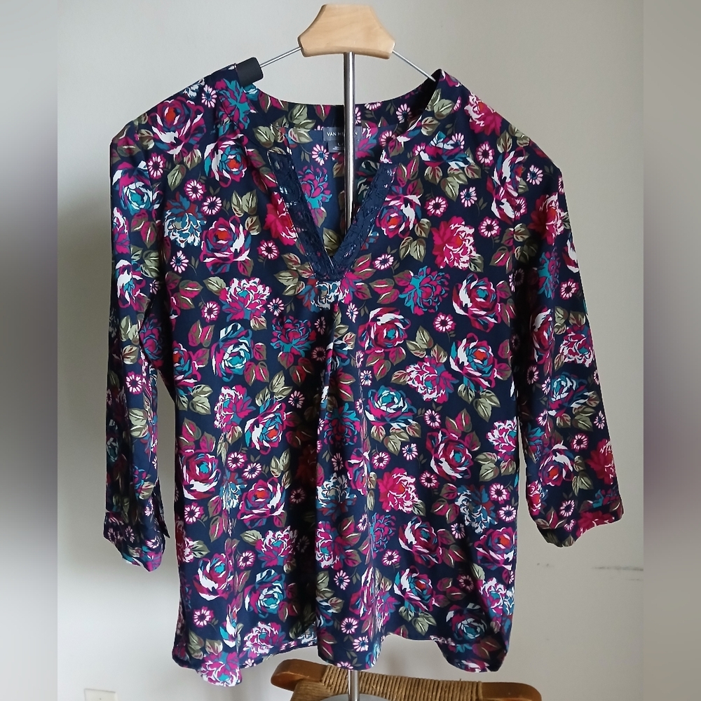 Van Heusen Blouse Floral V Neck Size Large